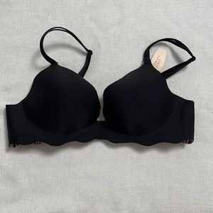 NWT Victoria’s Secret Secret Embrace push up 34A